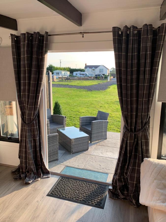Dolafon Farm Luxury Glamping Cabin With Hot Tub St Asaph Exterior photo