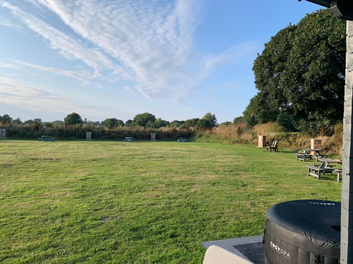 Dolafon Farm Luxury Glamping Cabin With Hot Tub St Asaph Exterior photo