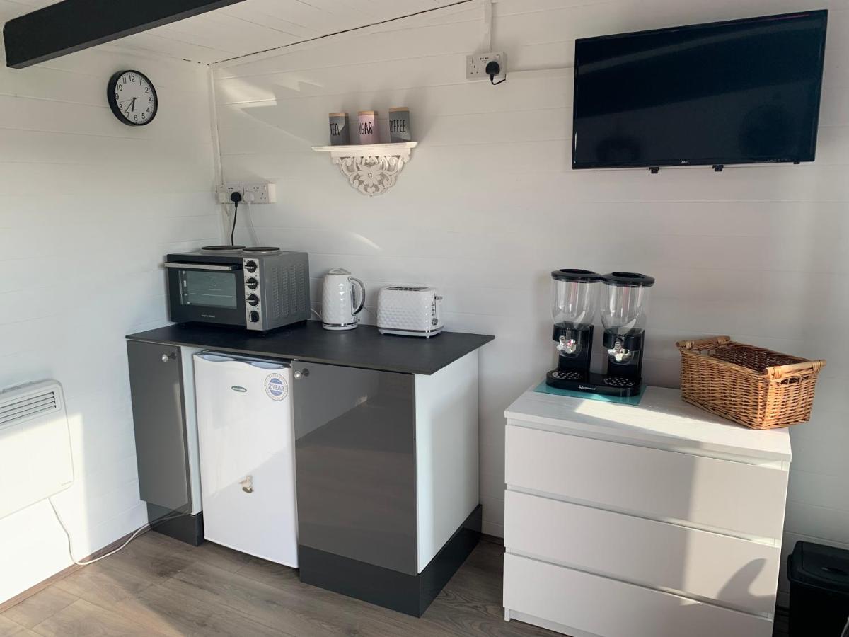 Dolafon Farm Luxury Glamping Cabin With Hot Tub St Asaph Exterior photo